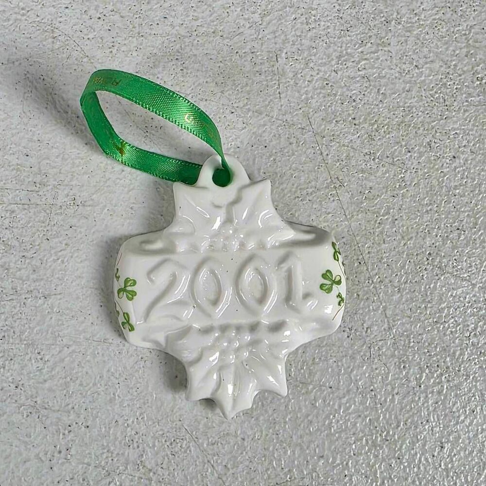 Royal Tara Ireland Porcelain 2001 Shamrock Ornament